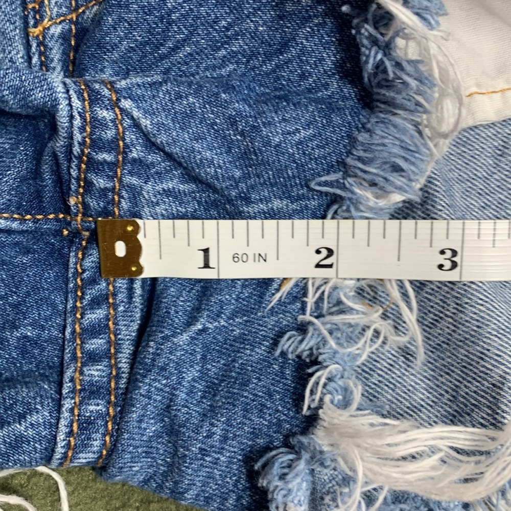 Levi’s 501 button fly shorts. Waist 31”. Inseam approximately 2”. - Picture 8 of 8